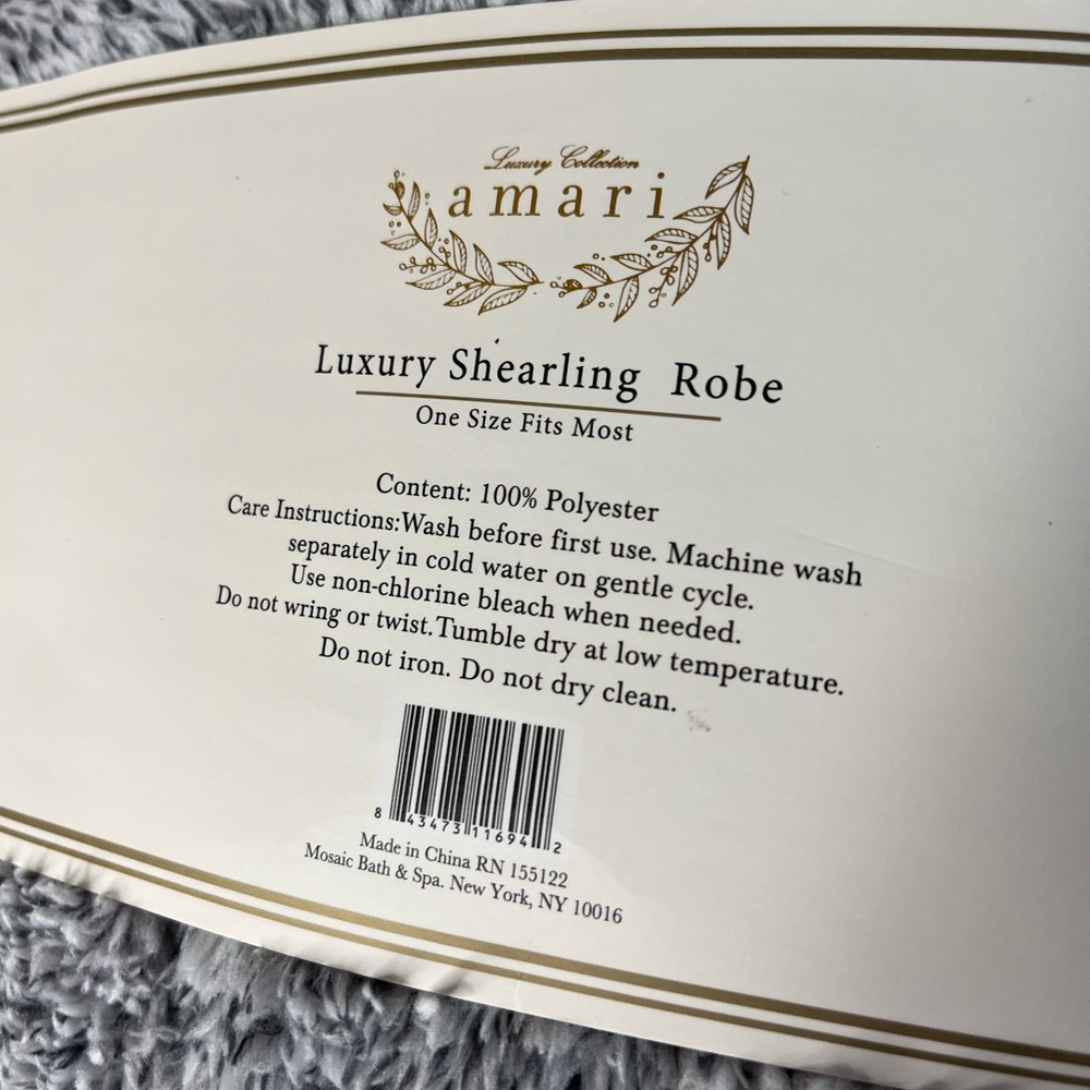 Amari Shearling Super Soft and Comfy Short Robe - Picture 5 of 7